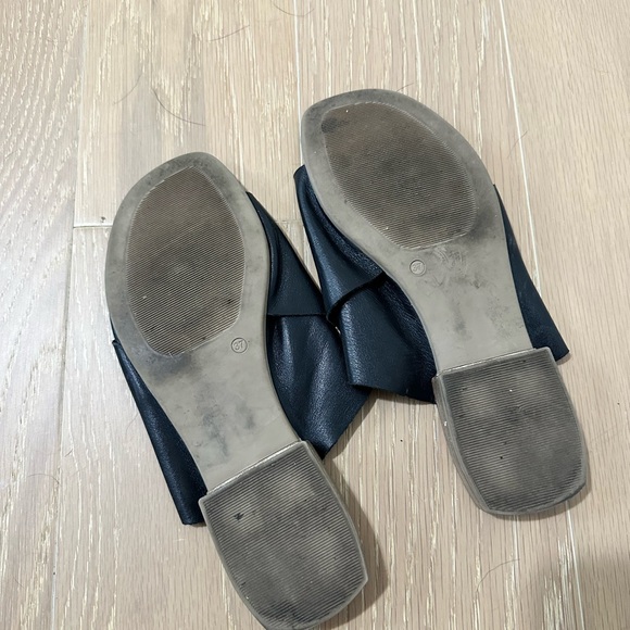 Bueno mule slides, 6.5 - Picture 2 of 2